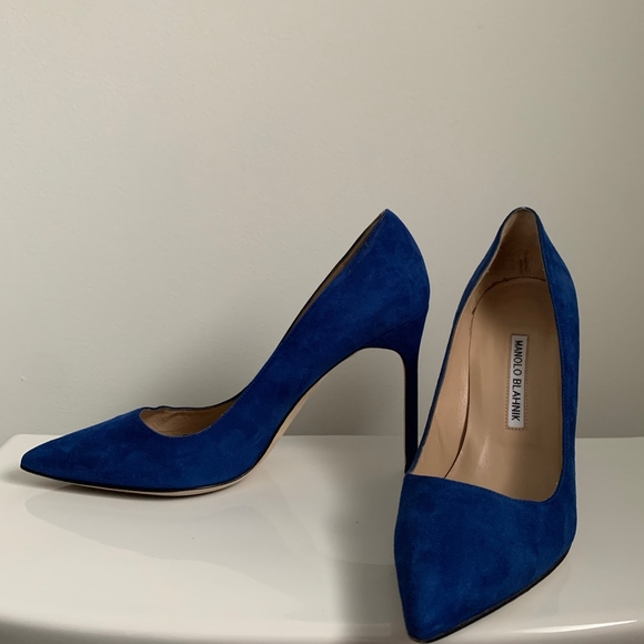 Manolo Blahnik Blue Suede Pumps - Picture 6 of 8